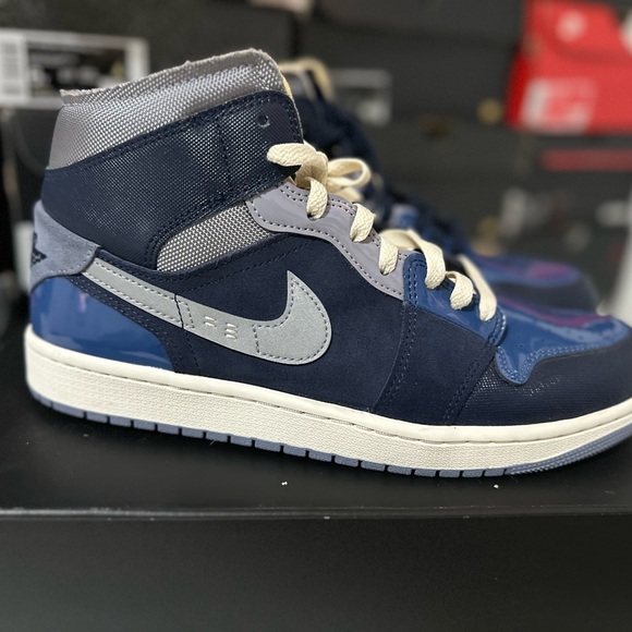 Jordan 1 Mid SE Craft
Obsidian French Blue Ashen Slate White - Picture 3 of 8